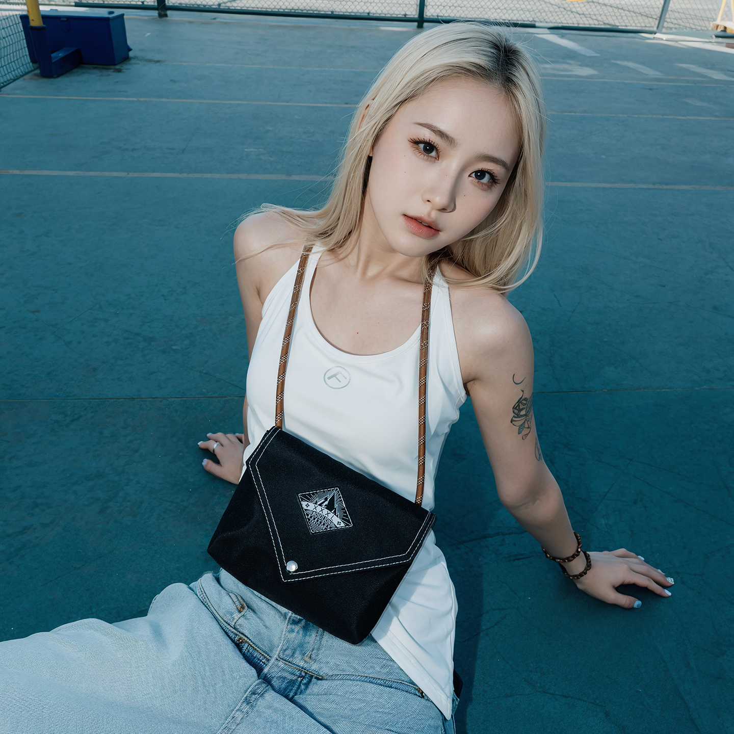 Trendy Women's 2025 Versatile Small Square Crossbody Bag - Mobile Phone Holder, Hot Girl Style, Niche Shoulder Bag Trendy Women's 2025 Versatile Small Square Crossbody Bag - Mobile Phone Holder, Hot Girl Style, Niche Shoulder Bag