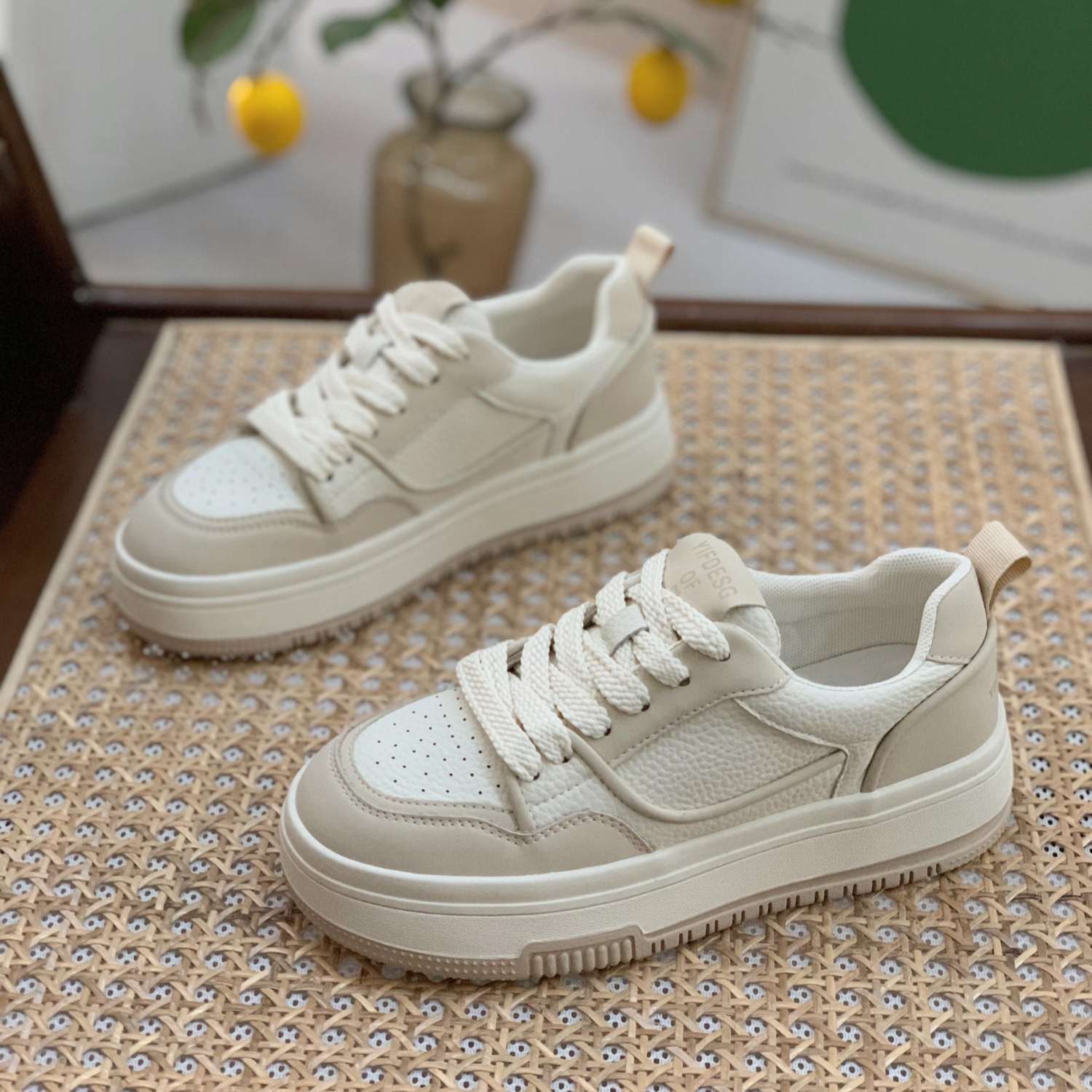 Trendy Women's Genuine Leather Board Shoes, Thick-Soled Black and White Panda Style, Versatile Spring Autumn Footwear 2025 Trendy Women's Genuine Leather Board Shoes, Thick-Soled Black and White Panda Style, Versatile Spring Autumn Footwear 2025