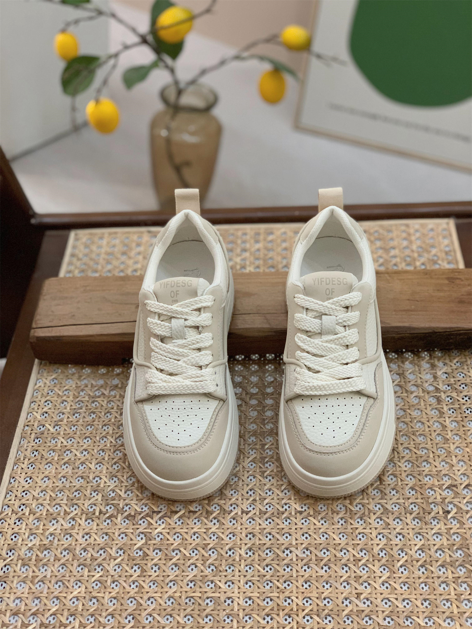 Trendy Women's Genuine Leather Board Shoes, Thick-Soled Black and White Panda Style, Versatile Spring Autumn Footwear 2025 Trendy Women's Genuine Leather Board Shoes, Thick-Soled Black and White Panda Style, Versatile Spring Autumn Footwear 2025