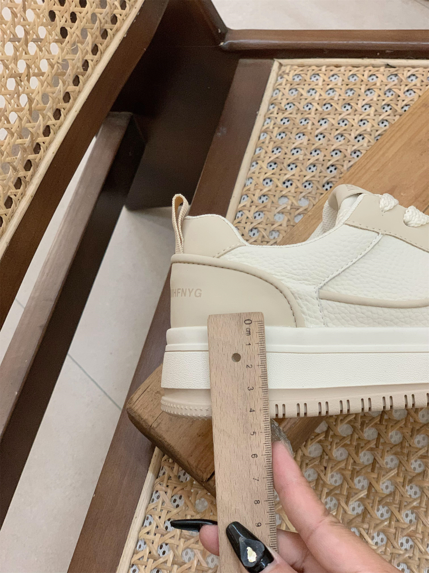 Trendy Women's Genuine Leather Board Shoes, Thick-Soled Black and White Panda Style, Versatile Spring Autumn Footwear 2025 Trendy Women's Genuine Leather Board Shoes, Thick-Soled Black and White Panda Style, Versatile Spring Autumn Footwear 2025