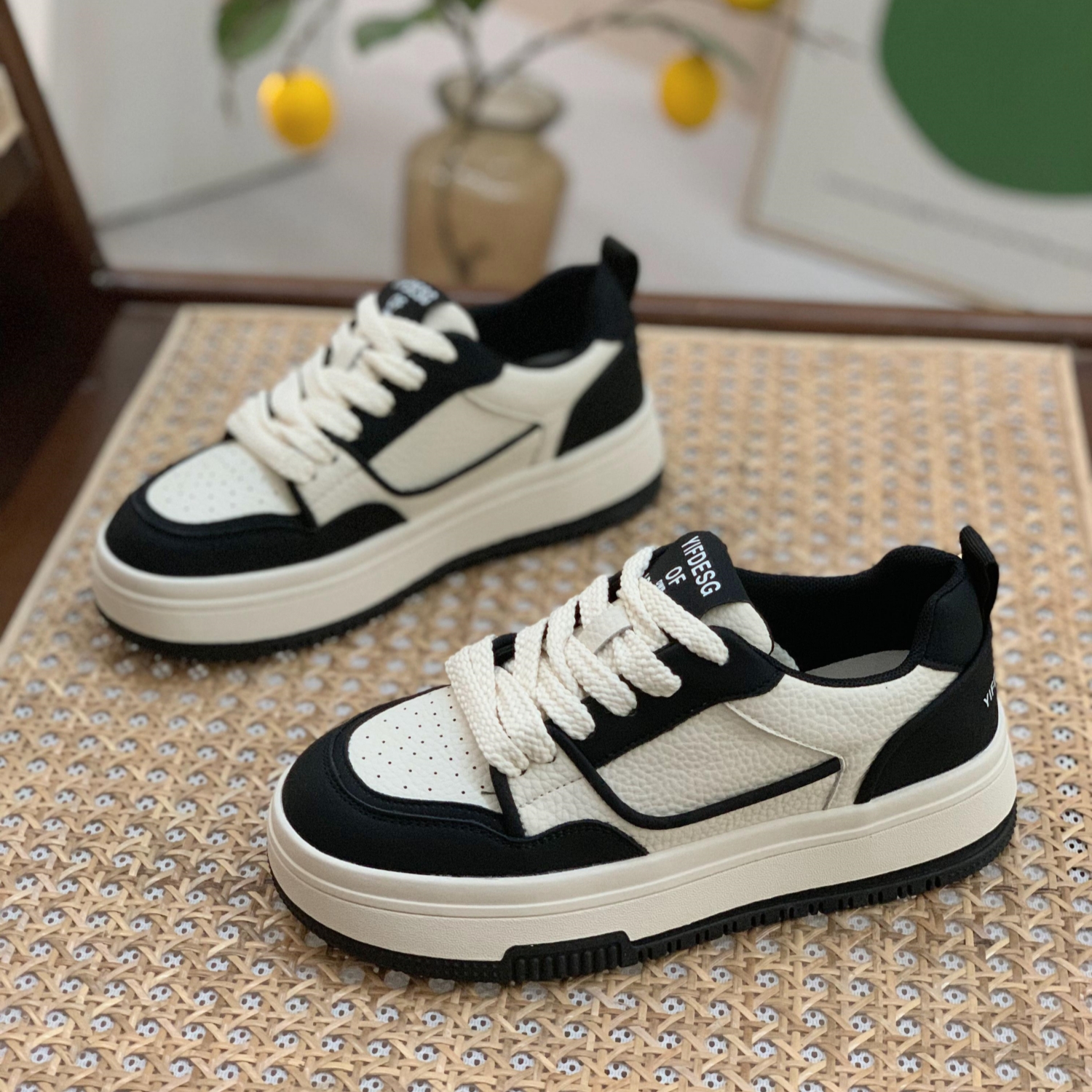 Trendy Women's Genuine Leather Board Shoes, Thick-Soled Black and White Panda Style, Versatile Spring Autumn Footwear 2025