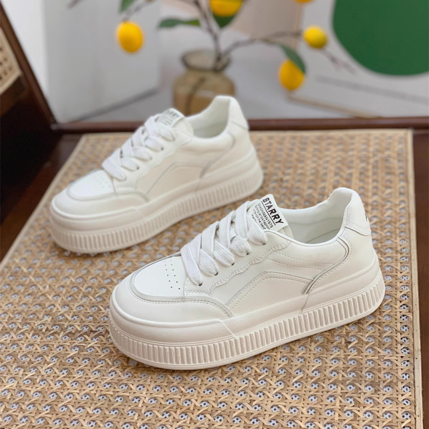 Trendy Women's Genuine Leather Board Shoes, Thick-Soled Black and White Panda Style, Versatile Spring Autumn Footwear 2025 Trendy Women's Genuine Leather Board Shoes, Thick-Soled Black and White Panda Style, Versatile Spring Autumn Footwear 2025