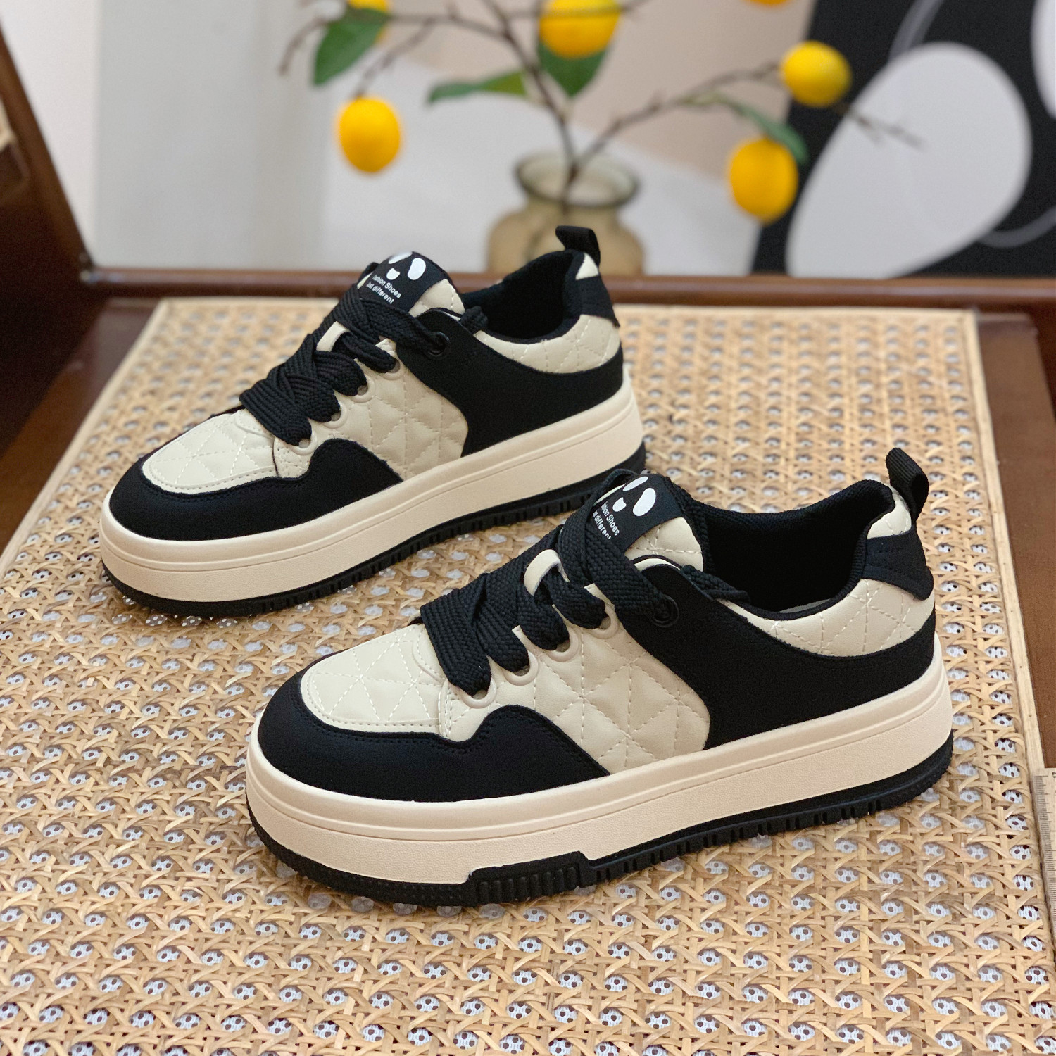 Trendy Women's Genuine Leather Board Shoes, Thick-Soled Black and White Panda Style, Versatile Spring Autumn Footwear 2025 Trendy Women's Genuine Leather Board Shoes, Thick-Soled Black and White Panda Style, Versatile Spring Autumn Footwear 2025