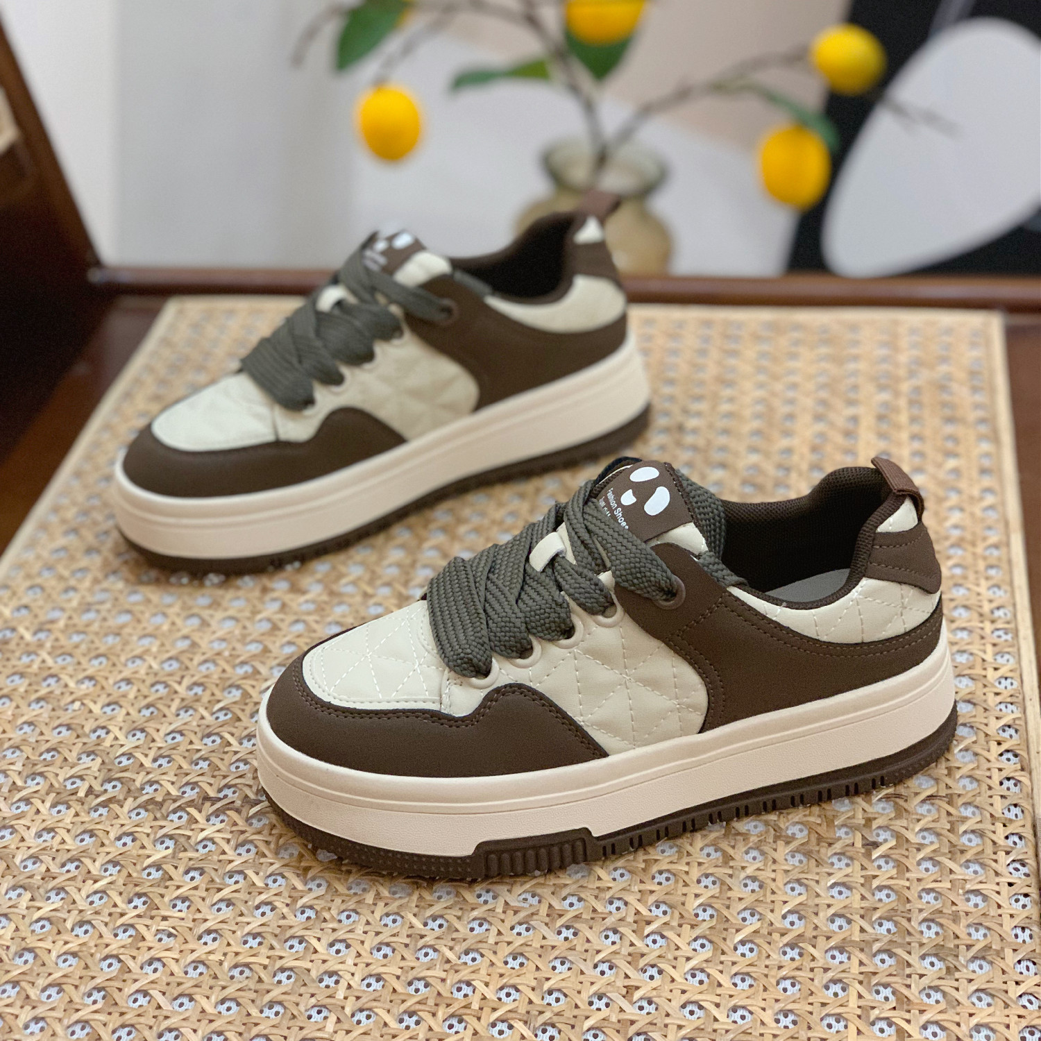 Trendy Women's Genuine Leather Board Shoes, Thick-Soled Black and White Panda Style, Versatile Spring Autumn Footwear 2025 Trendy Women's Genuine Leather Board Shoes, Thick-Soled Black and White Panda Style, Versatile Spring Autumn Footwear 2025