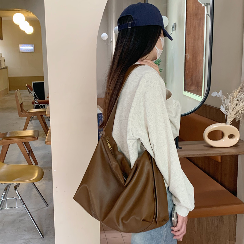 Trendy Women's Large Capacity Casual Shoulder Tote Bag - High-Quality Soft Surface for Commuting and Everyday Use