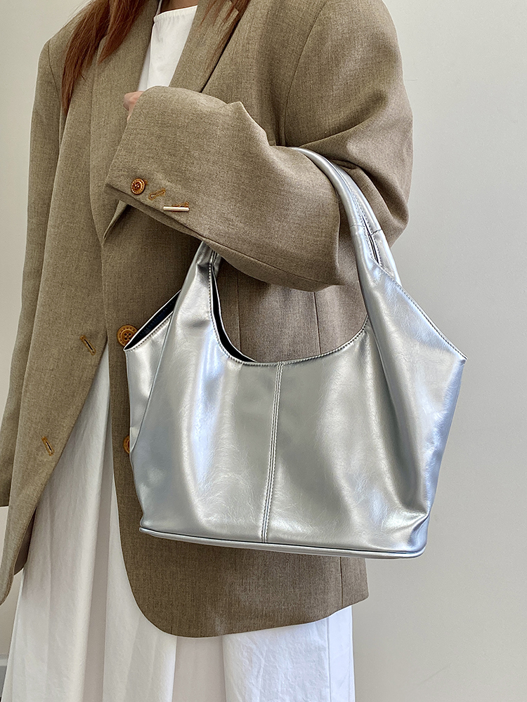 Trendy Women's Tote Bag 2025 - Large Capacity Versatile Underarm Shoulder Bag with Niche Design Trendy Women's Tote Bag 2025 - Large Capacity Versatile Underarm Shoulder Bag with Niche Design