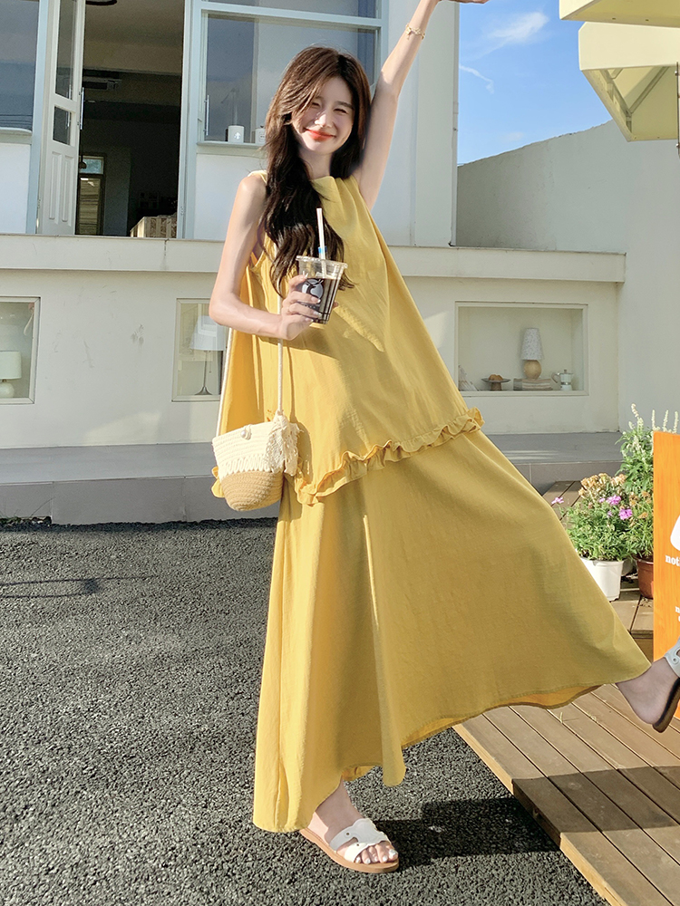 Trendy Yellow Sleeveless Vest and Skirt Set for Women - Summer Vacation Style, Two-Piece Dress Outfit Trendy Yellow Sleeveless Vest and Skirt Set for Women - Summer Vacation Style, Two-Piece Dress Outfit