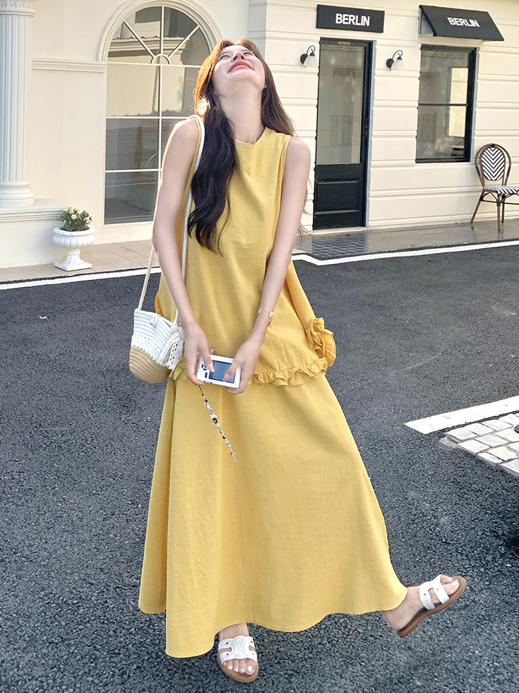 Trendy Yellow Sleeveless Vest and Skirt Set for Women - Summer Vacation Style, Two-Piece Dress Outfit Trendy Yellow Sleeveless Vest and Skirt Set for Women - Summer Vacation Style, Two-Piece Dress Outfit