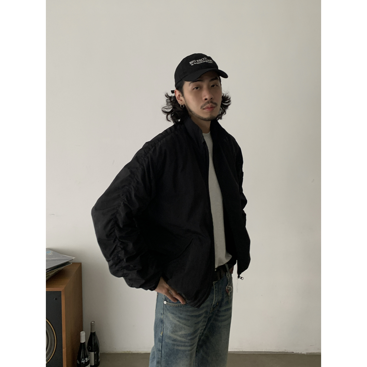 Unisex American Vintage Short Wide Fit Jacket - Casual Loose Streetwear with Stand Collar and Zipper - 90s Inspired