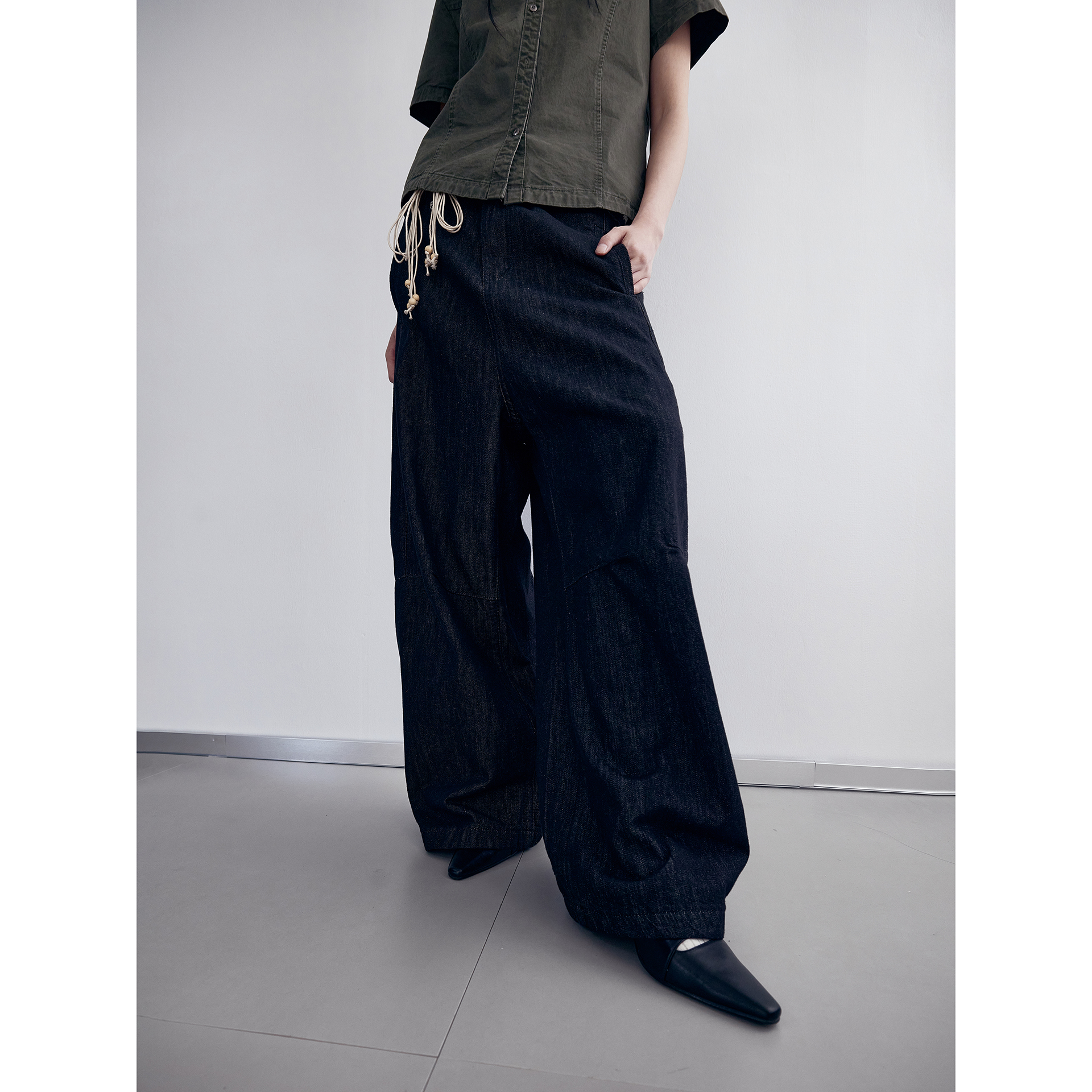 Unisex Vintage Deconstructed Washed Denim Pants - Casual Loose Silhouette with American Street Vibe and Curved Knife Design