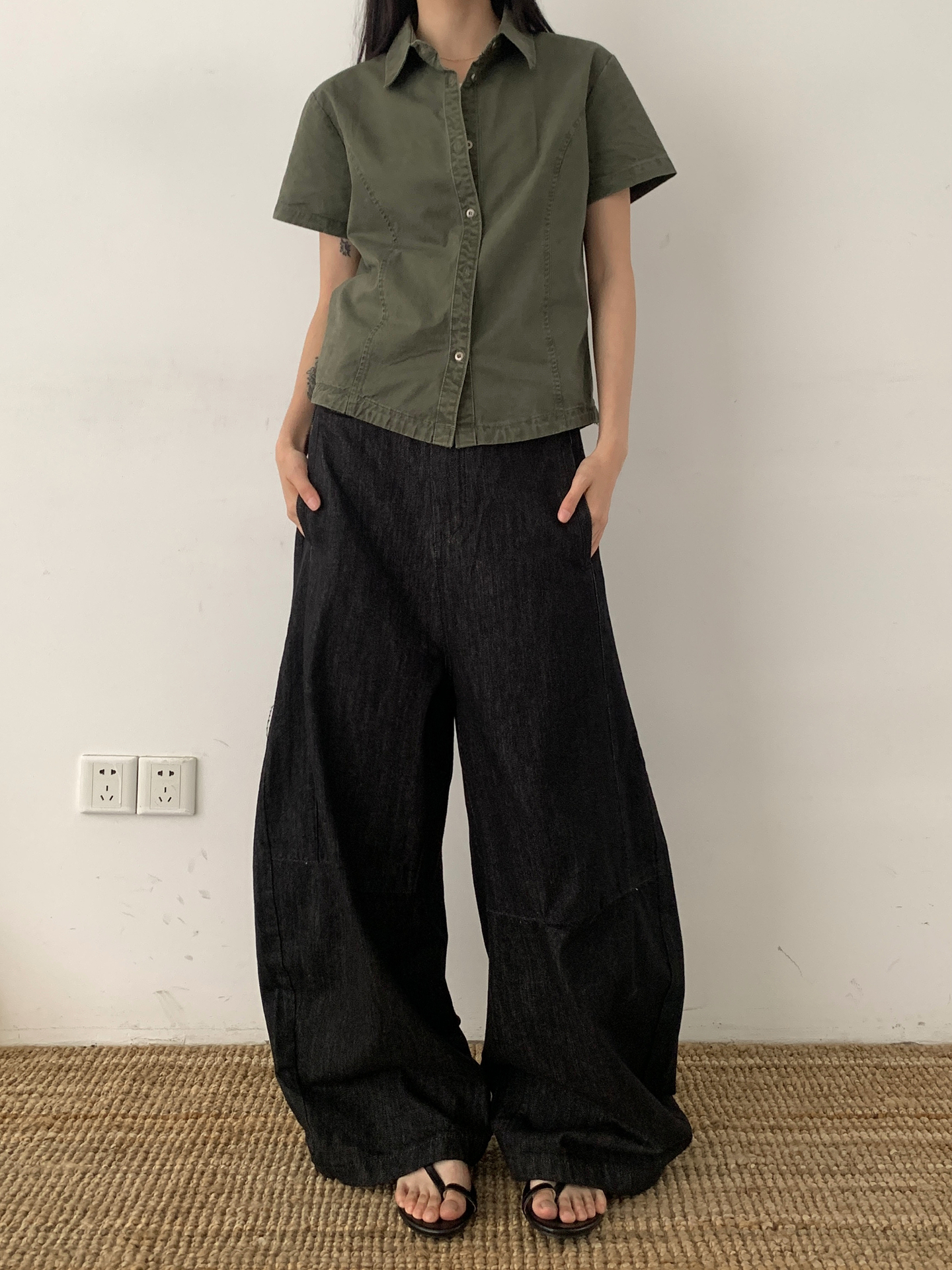 Unisex Vintage Deconstructed Washed Denim Pants - Casual Loose Silhouette with American Street Vibe and Curved Knife Design