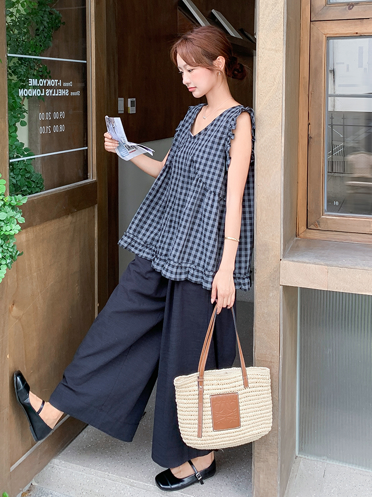 V-Neck Plaid Sleeveless Tank Top & Wide-Leg Pants Two-Piece Set for Women â€“ Summer Casual Outfit, Age-Reducing Style, Relaxed Fit