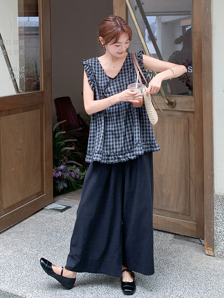 V-Neck Plaid Sleeveless Tank Top & Wide-Leg Pants Two-Piece Set for Women – Summer Casual Outfit, Age-Reducing Style, Relaxed Fit V-Neck Plaid Sleeveless Tank Top & Wide-Leg Pants Two-Piece Set for Women – Summer Casual Outfit, Age-Reducing Style, Relaxed Fit