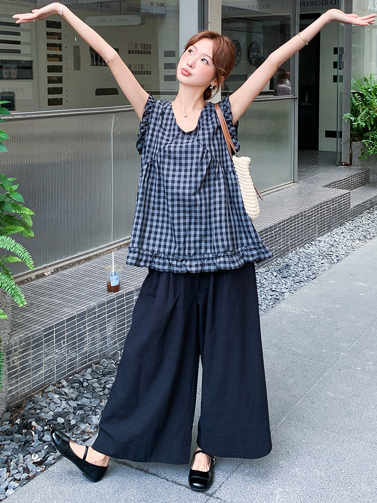 V-Neck Plaid Sleeveless Tank Top & Wide-Leg Pants Two-Piece Set for Women – Summer Casual Outfit, Age-Reducing Style, Relaxed Fit V-Neck Plaid Sleeveless Tank Top & Wide-Leg Pants Two-Piece Set for Women – Summer Casual Outfit, Age-Reducing Style, Relaxed Fit