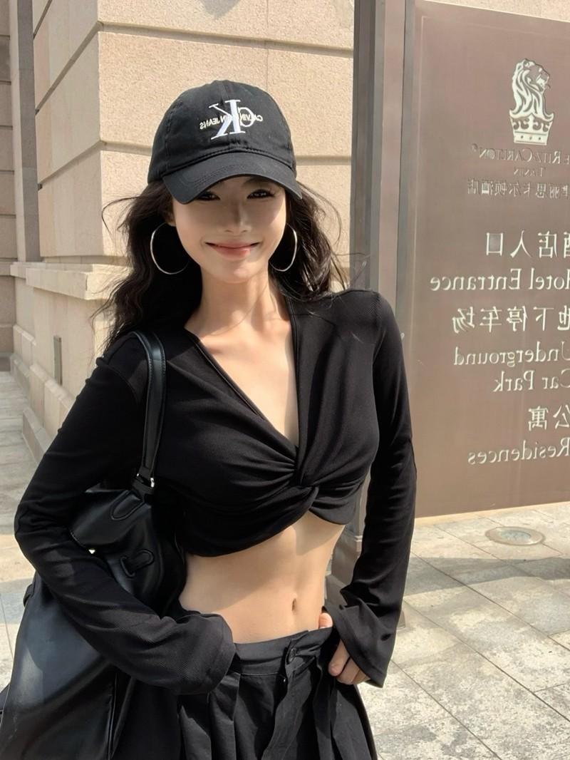 V-Neck Twisted Crop Long Sleeve T-Shirt for Women - Spicy Girl Style K-Pop Jazz Dance Top