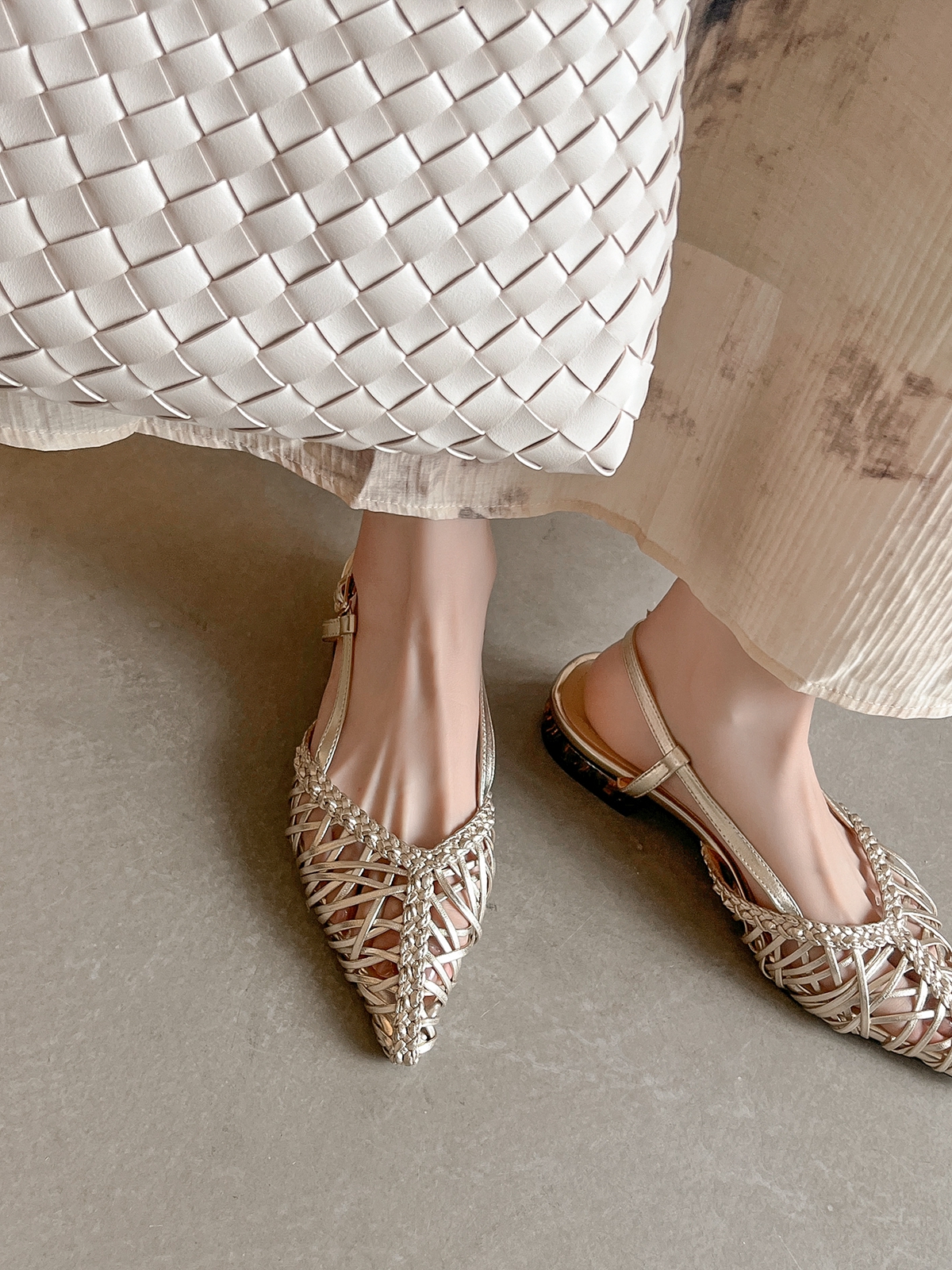 Vacation Style Woven Beach Shoes - Summer Hollow Breathable Pointed Toe Roman Flat Sandals for Women - Trendy Island Forest Design Vacation Style Woven Beach Shoes - Summer Hollow Breathable Pointed Toe Roman Flat Sandals for Women - Trendy Island Forest Design