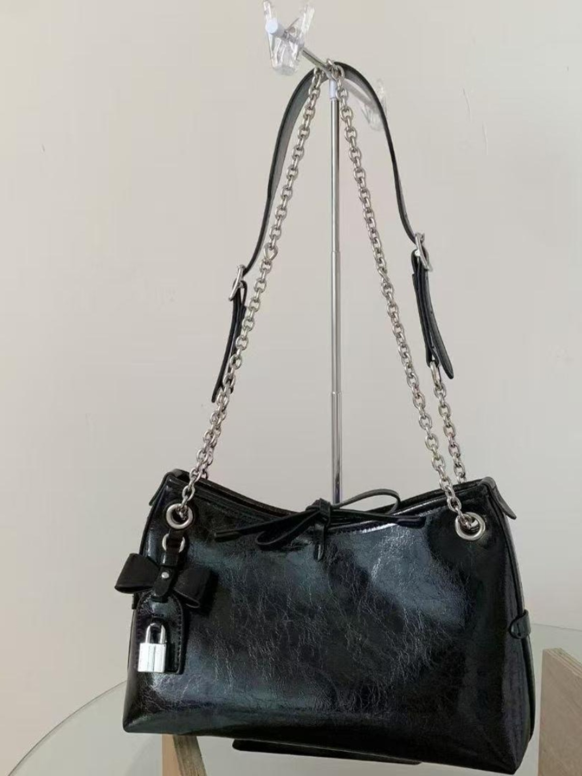 Versatile Bow Knot Lock Design Bucket Bag - Fashionable Commuter Shoulder Crossbody Tote for Women - 2025 Style Versatile Bow Knot Lock Design Bucket Bag - Fashionable Commuter Shoulder Crossbody Tote for Women - 2025 Style