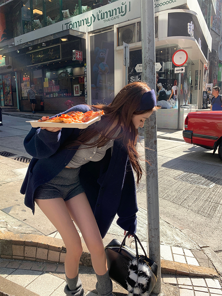 Versatile Dark Blue Oversized Sweater Coat for Women - Thick Knitted Cardigan for Autumn and Winter Fashion Versatile Dark Blue Oversized Sweater Coat for Women - Thick Knitted Cardigan for Autumn and Winter Fashion