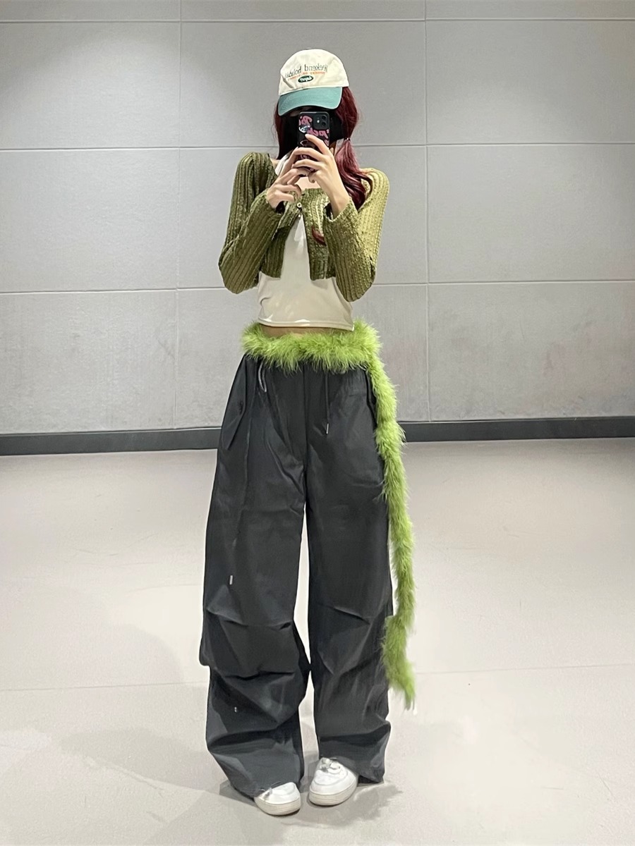 Versatile Green Cover-Up Tank Top and Dark Gray Quick-Dry Work Pants Two-Piece Set for Jazz Dance and Activewear Versatile Green Cover-Up Tank Top and Dark Gray Quick-Dry Work Pants Two-Piece Set for Jazz Dance and Activewear