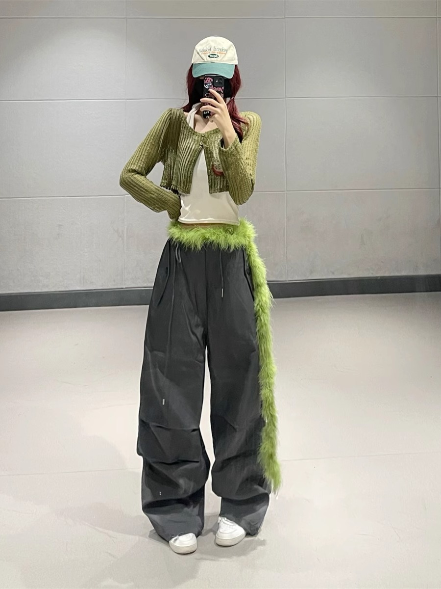 Versatile Green Cover-Up Tank Top and Dark Gray Quick-Dry Work Pants Two-Piece Set for Jazz Dance and Activewear Versatile Green Cover-Up Tank Top and Dark Gray Quick-Dry Work Pants Two-Piece Set for Jazz Dance and Activewear