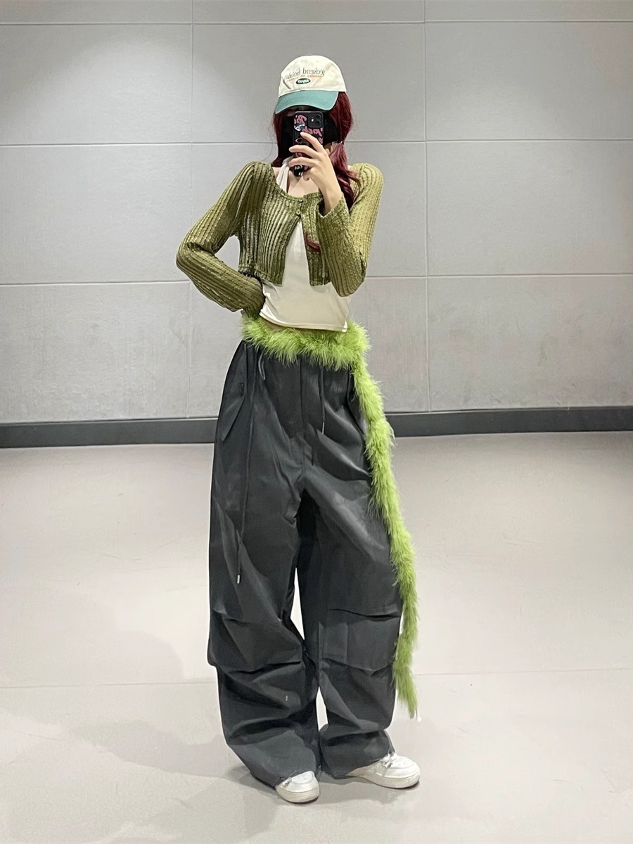 Versatile Green Cover-Up Tank Top and Dark Gray Quick-Dry Work Pants Two-Piece Set for Jazz Dance and Activewear