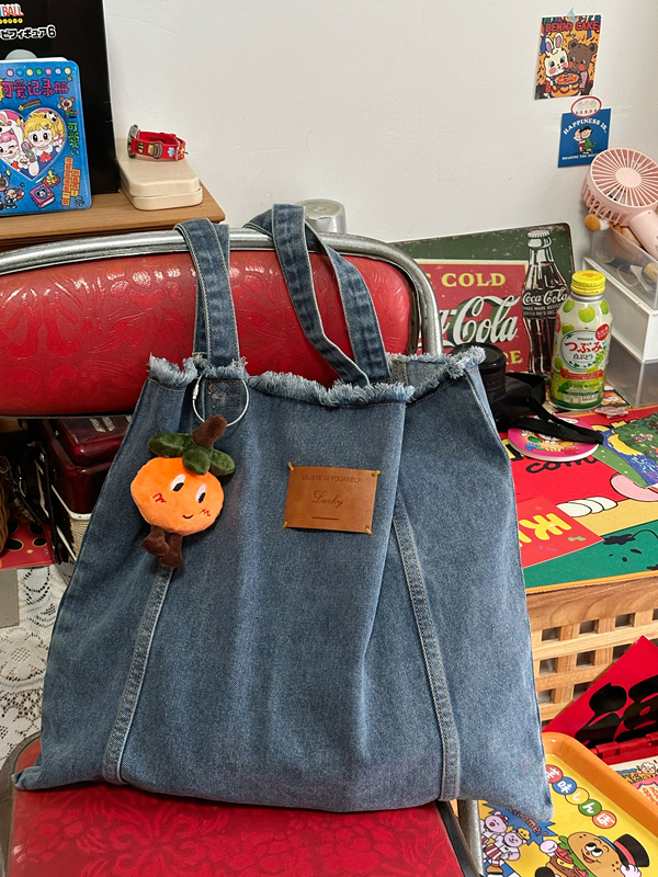 Versatile Single-Shoulder Denim Tote Bag for Women - Large Capacity Retro Korean Style Commuter Bag for Spring and Summer Versatile Single-Shoulder Denim Tote Bag for Women - Large Capacity Retro Korean Style Commuter Bag for Spring and Summer