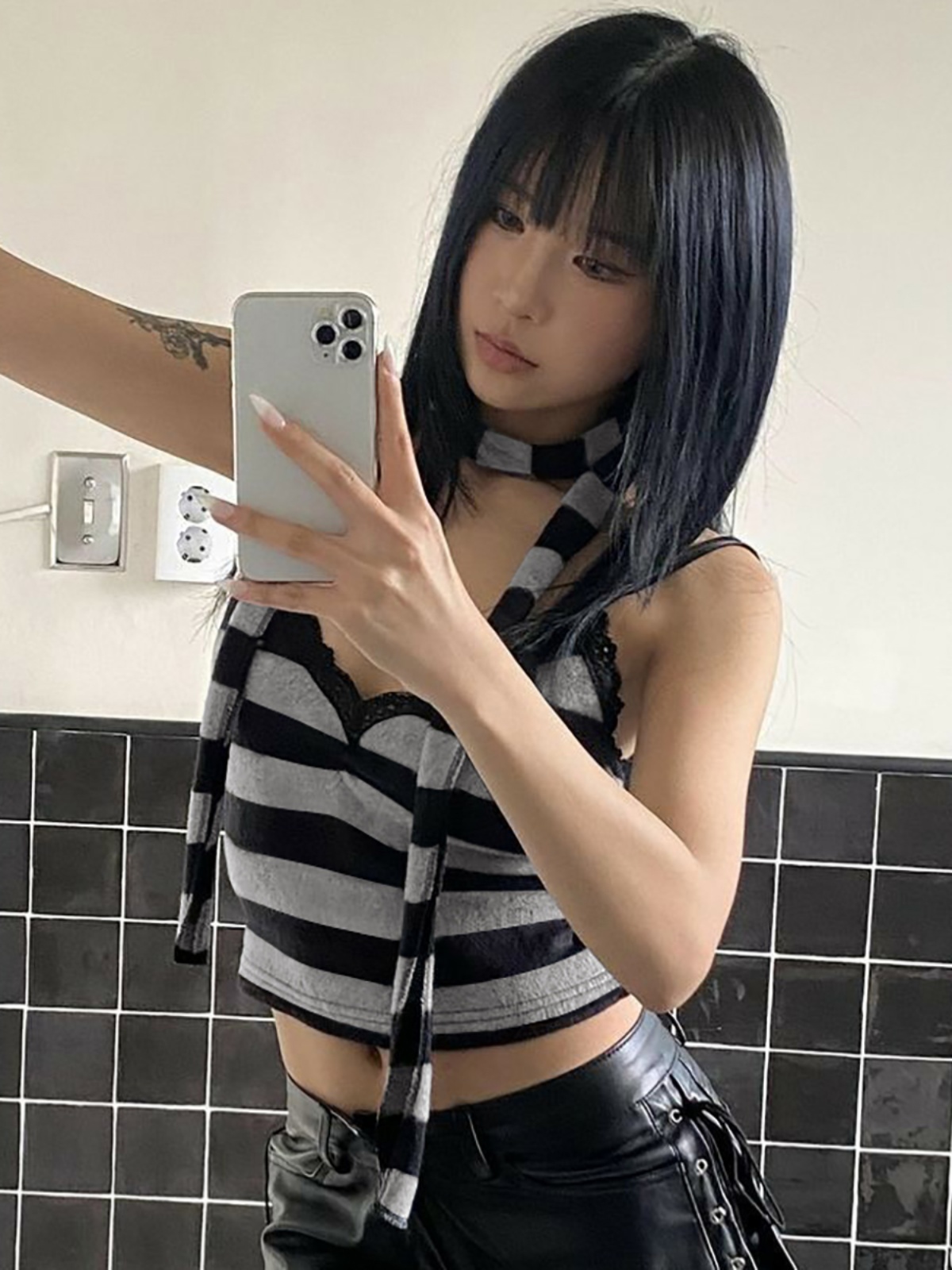 Versatile Striped Lace Spliced Slim Fit Halter Top with Flowing Straps - Perfect for Daily Wear and Y2K Style Versatile Striped Lace Spliced Slim Fit Halter Top with Flowing Straps - Perfect for Daily Wear and Y2K Style