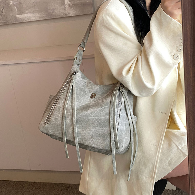 Versatile Women's Large Capacity Tote Bag, Crossbody Style for Summer 2024, Ideal for College Students and Commuting Versatile Women's Large Capacity Tote Bag, Crossbody Style for Summer 2024, Ideal for College Students and Commuting