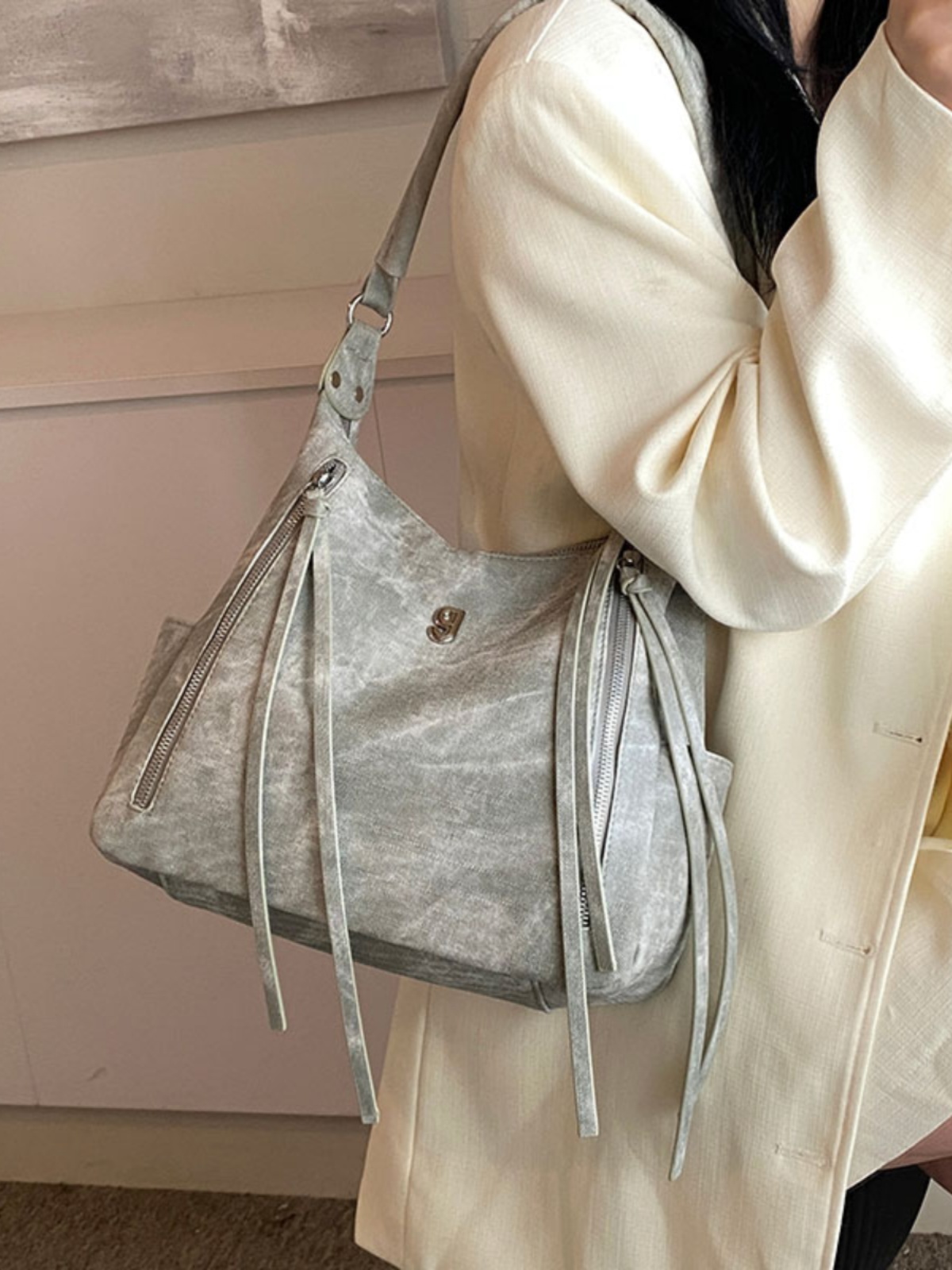 Versatile Women's Large Capacity Tote Bag, Crossbody Style for Summer 2024, Ideal for College Students and Commuting Versatile Women's Large Capacity Tote Bag, Crossbody Style for Summer 2024, Ideal for College Students and Commuting