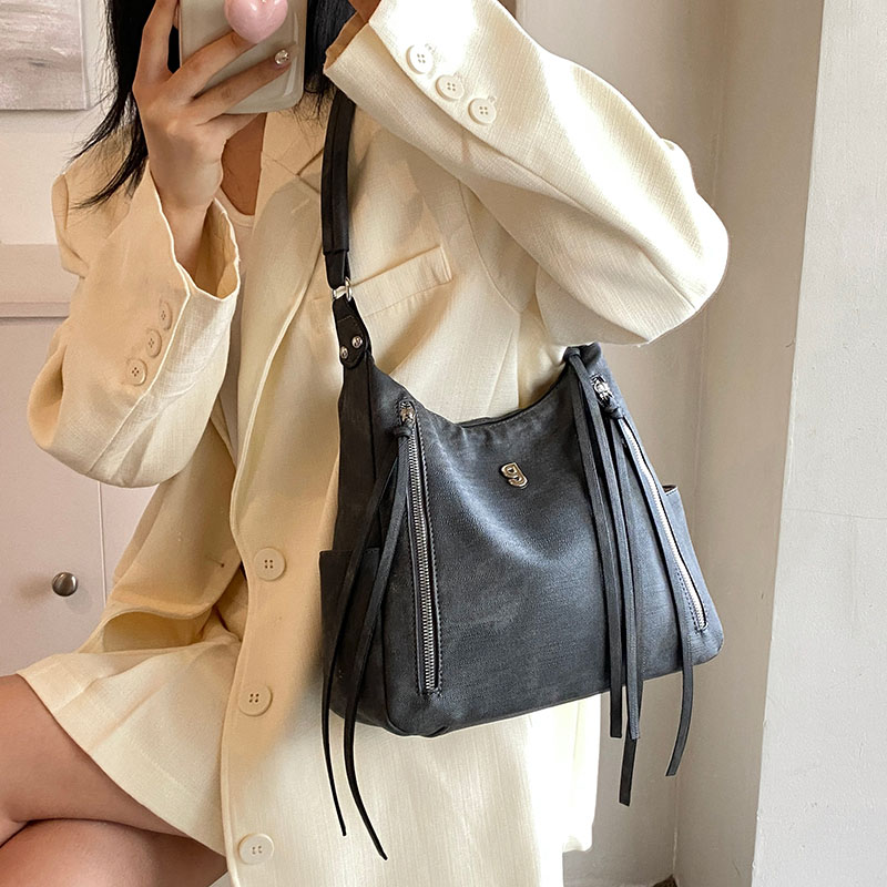 Versatile Women's Large Capacity Tote Bag, Crossbody Style for Summer 2024, Ideal for College Students and Commuting Versatile Women's Large Capacity Tote Bag, Crossbody Style for Summer 2024, Ideal for College Students and Commuting