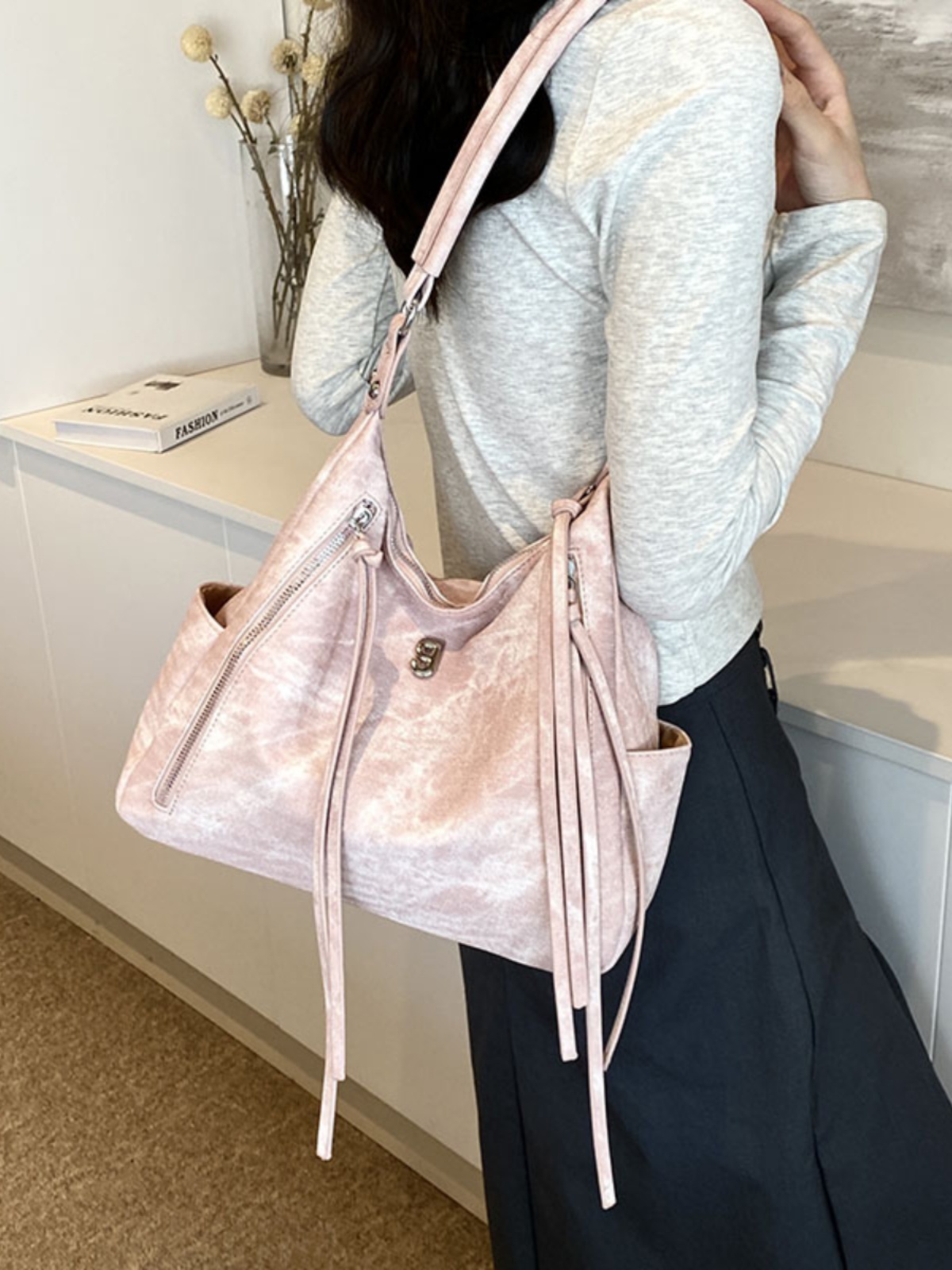 Versatile Women's Large Capacity Tote Bag, Crossbody Style for Summer 2024, Ideal for College Students and Commuting Versatile Women's Large Capacity Tote Bag, Crossbody Style for Summer 2024, Ideal for College Students and Commuting