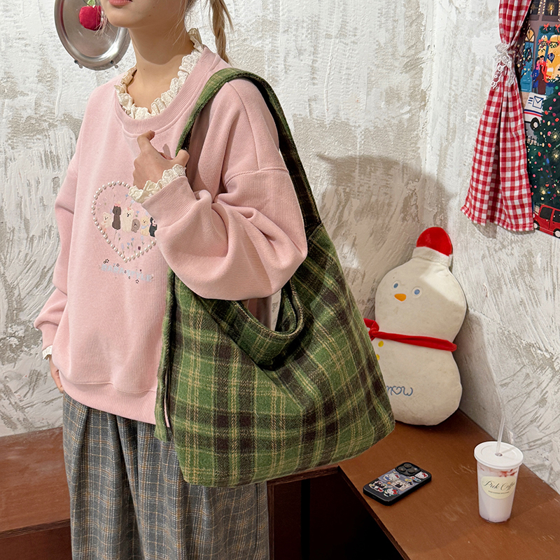 Versatile Woolen Plaid Commuter Bag - Large Capacity Shoulder Crossbody Bag for Women and Female Students - Autumn/Winter Fashion