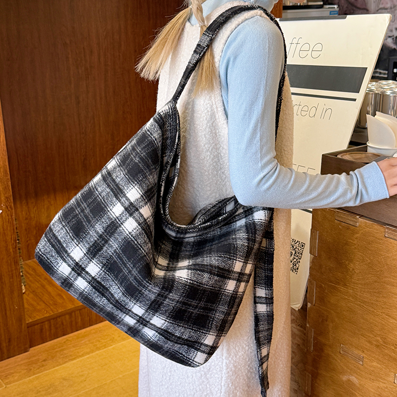 Versatile Woolen Plaid Commuter Bag - Large Capacity Shoulder Crossbody Bag for Women and Female Students - Autumn/Winter Fashion Versatile Woolen Plaid Commuter Bag - Large Capacity Shoulder Crossbody Bag for Women and Female Students - Autumn/Winter Fashion