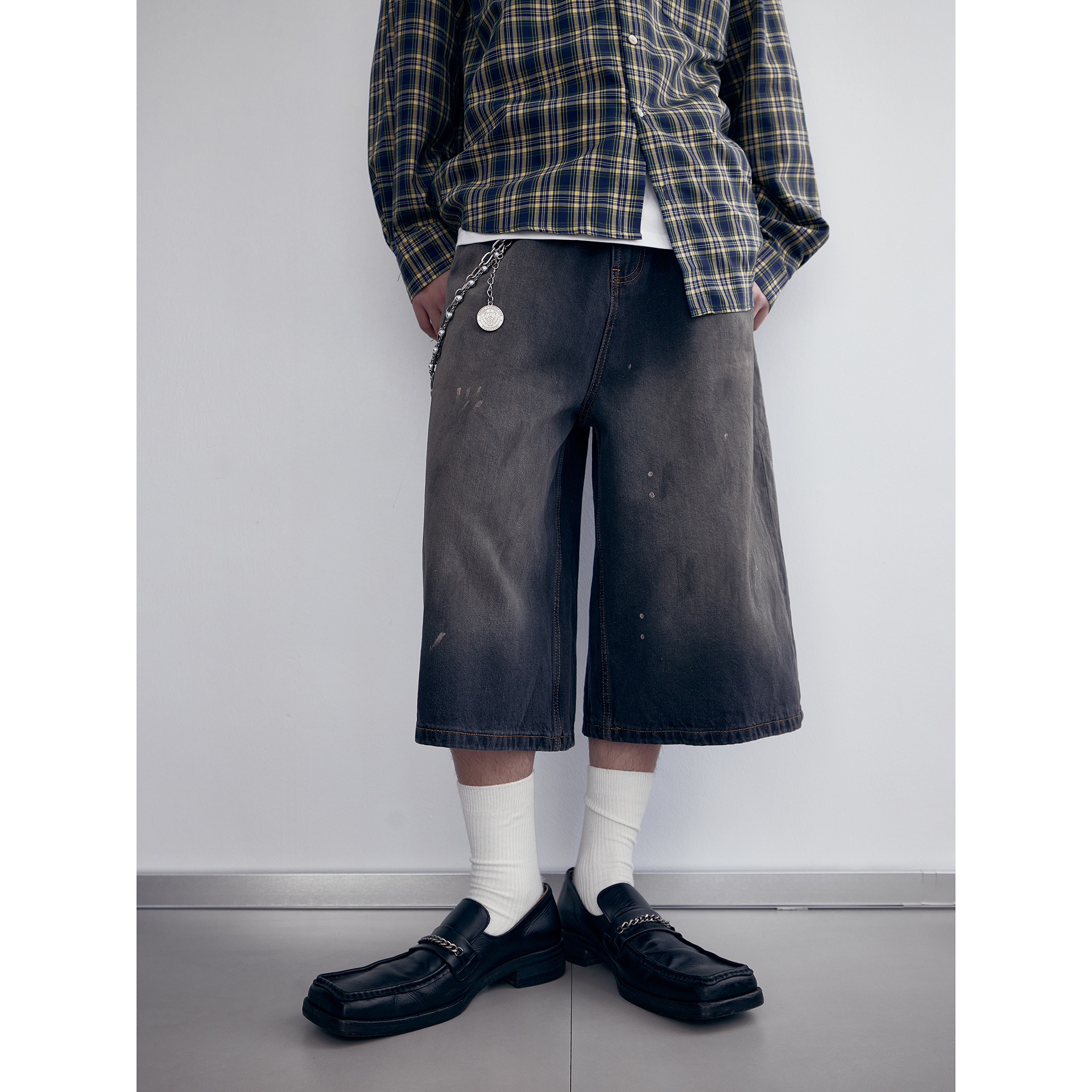 Vintage Distressed Loose Fit Cropped Pants for Men and Women - Casual Straight Leg Jeans in Dirty Wash - Trendy 90s Style