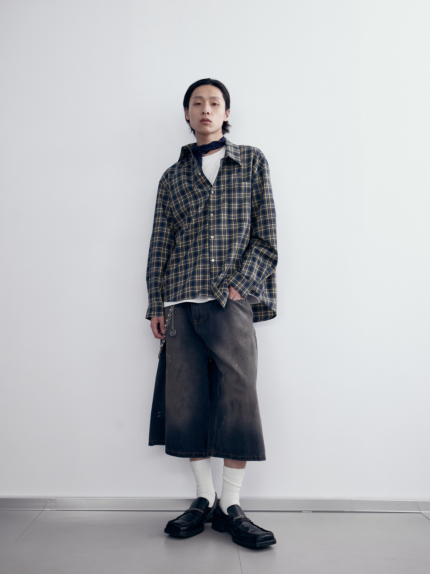 Vintage Distressed Loose Fit Cropped Pants for Men and Women - Casual Straight Leg Jeans in Dirty Wash - Trendy 90s Style Vintage Distressed Loose Fit Cropped Pants for Men and Women - Casual Straight Leg Jeans in Dirty Wash - Trendy 90s Style