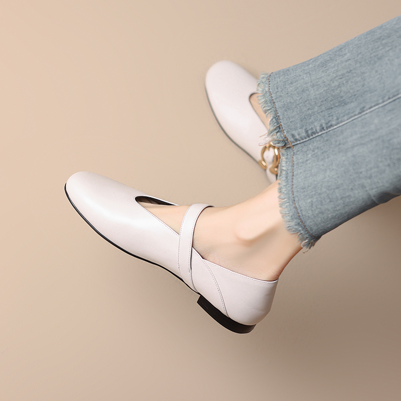 Vintage French Round-Toe One-Strap Mary Jane Shoes with Slimming V-Cut - Retro Grandma Style Footwear Vintage French Round-Toe One-Strap Mary Jane Shoes with Slimming V-Cut - Retro Grandma Style Footwear