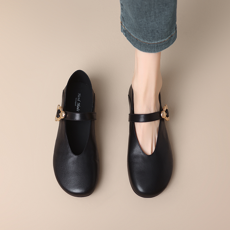 Vintage French Round-Toe One-Strap Mary Jane Shoes with Slimming V-Cut - Retro Grandma Style Footwear