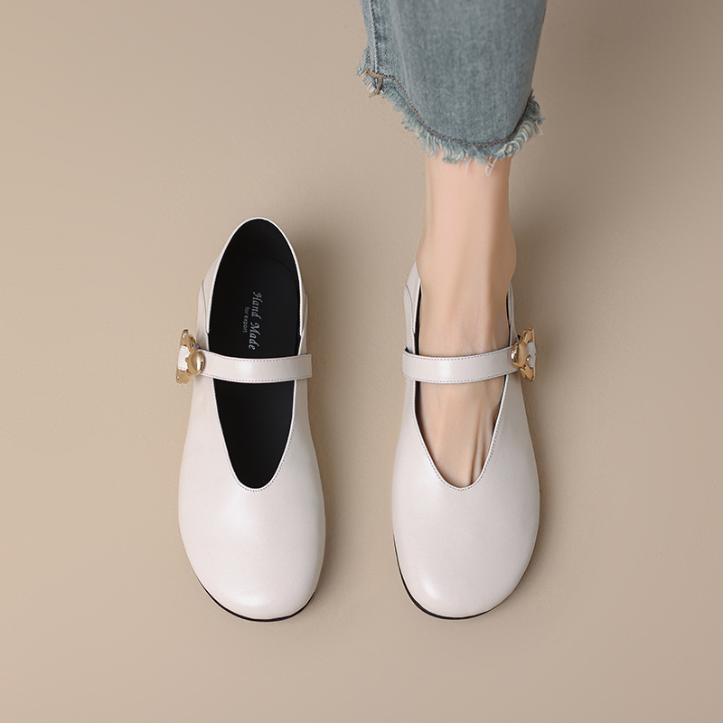 Vintage French Round-Toe One-Strap Mary Jane Shoes with Slimming V-Cut - Retro Grandma Style Footwear Vintage French Round-Toe One-Strap Mary Jane Shoes with Slimming V-Cut - Retro Grandma Style Footwear