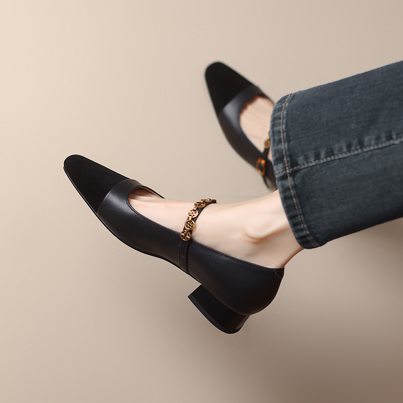 Vintage French Square Toe One-Strap Mary Jane Shoes for Women - Chunky Heel with Chain Detail - Retro 90s Style Footwear Vintage French Square Toe One-Strap Mary Jane Shoes for Women - Chunky Heel with Chain Detail - Retro 90s Style Footwear