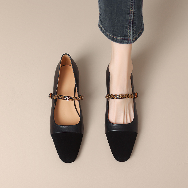 Vintage French Square Toe One-Strap Mary Jane Shoes for Women - Chunky Heel with Chain Detail - Retro 90s Style Footwear Vintage French Square Toe One-Strap Mary Jane Shoes for Women - Chunky Heel with Chain Detail - Retro 90s Style Footwear