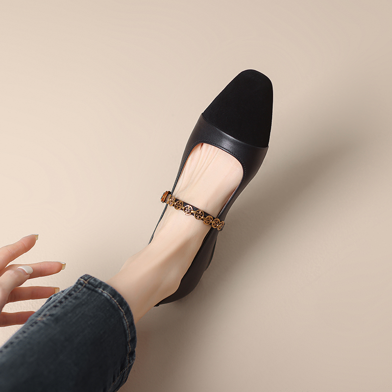 Vintage French Square Toe One-Strap Mary Jane Shoes for Women - Chunky Heel with Chain Detail - Retro 90s Style Footwear Vintage French Square Toe One-Strap Mary Jane Shoes for Women - Chunky Heel with Chain Detail - Retro 90s Style Footwear