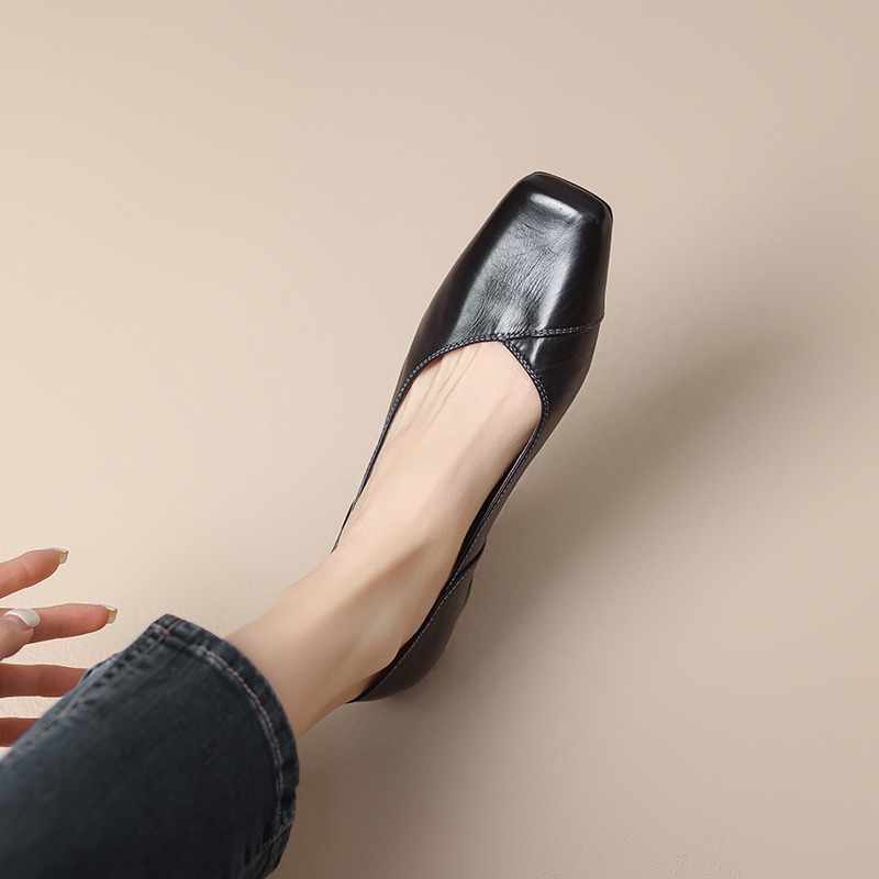 Vintage French Square-Toe Slip-On Loafers for Women with Low Chunky Heels - Chic Retro Style Footwear Vintage French Square-Toe Slip-On Loafers for Women with Low Chunky Heels - Chic Retro Style Footwear