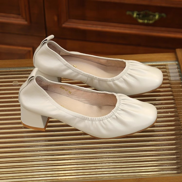 Vintage Genuine Leather Chunky Heel Grandma Shoes for Women - 4.5cm Square Toe Mid-Heel Flats - Autumn 2025 Style