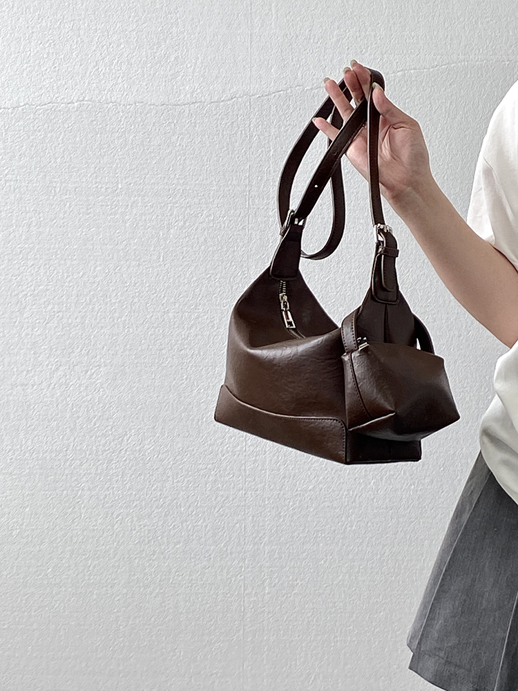 Vintage High-End Women's Crossbody Bag - Stylish Underarm Handheld Shoulder Bag for Commuter Chic, Niche Fashion 2025 Vintage High-End Women's Crossbody Bag - Stylish Underarm Handheld Shoulder Bag for Commuter Chic, Niche Fashion 2025