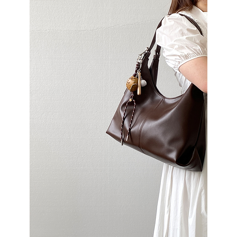 Vintage High-End Women's Tote Bag - Large Capacity Commuter Handheld Shoulder Bag for Professional Use