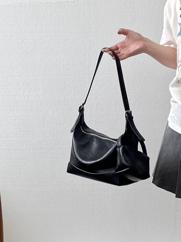 Vintage High-End Women's Underarm Bag - Versatile Handheld Crossbody Shoulder Bag for Chic Style