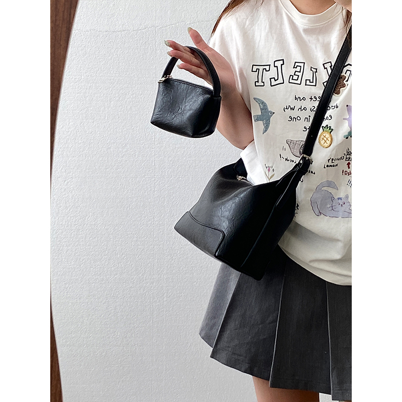 Vintage High-End Women's Underarm Bag - Versatile Handheld Crossbody Shoulder Bag for Chic Style