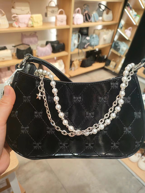 Vintage-Inspired Baguette Bag with Pearl Metal Chain Double Strap - High-End Underarm Shoulder Crossbody Bag for Chic Commuting