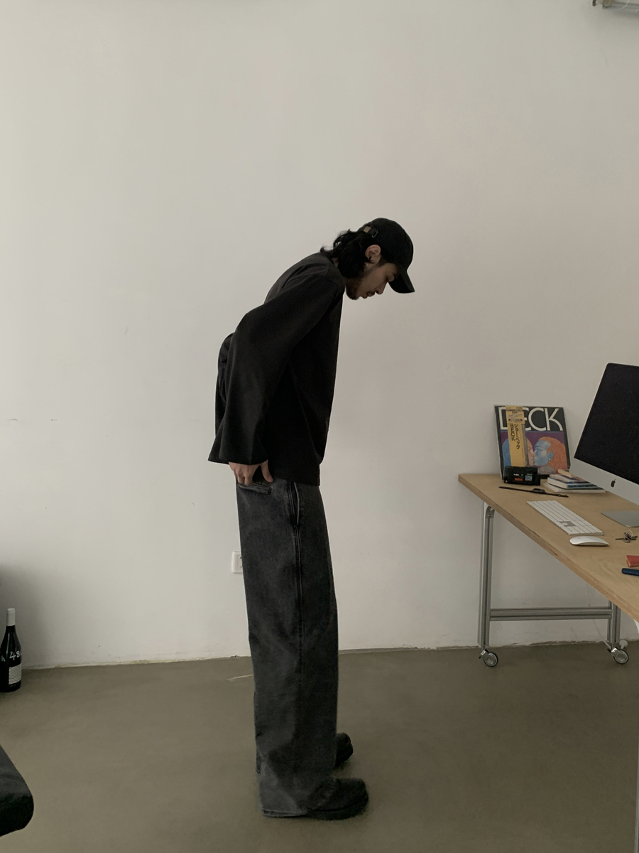 Vintage-Inspired Faded Black Loose Fit Jeans for Men and Women - Trendy Unisex Long Pants with Clean Design Vintage-Inspired Faded Black Loose Fit Jeans for Men and Women - Trendy Unisex Long Pants with Clean Design