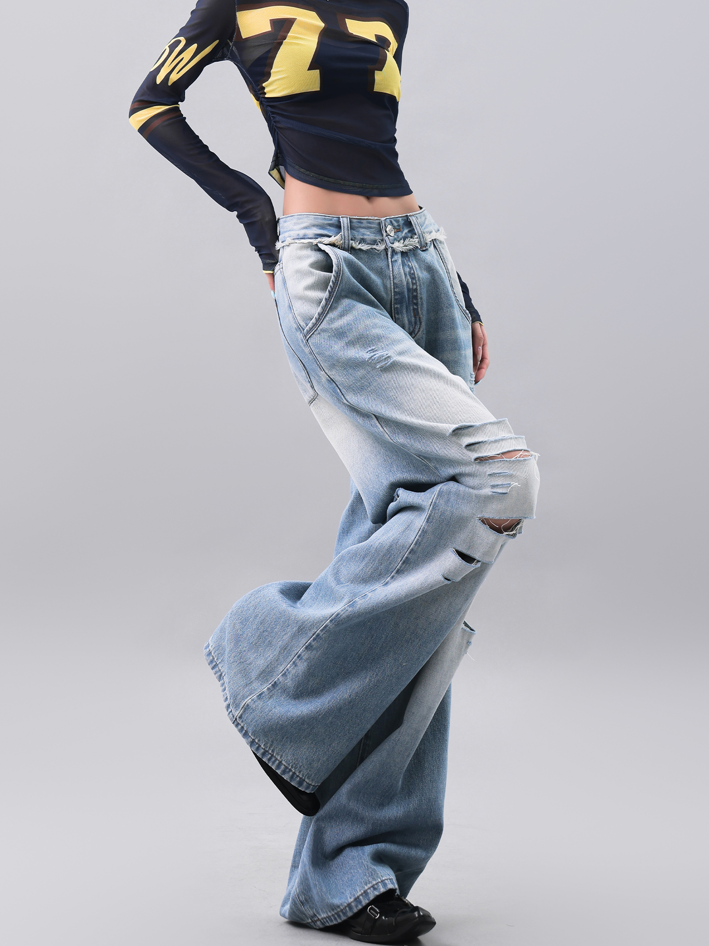 Vintage Light Blue Ripped High Waist Wide-Leg Jeans for Women with Cut-Out Design, Slimming 90s Style Floor-Length Pants Vintage Light Blue Ripped High Waist Wide-Leg Jeans for Women with Cut-Out Design, Slimming 90s Style Floor-Length Pants
